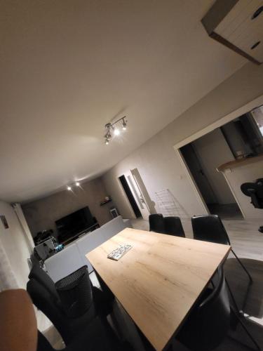 a conference room with a wooden table and chairs at Chambre Neuve dans un logement partagé in Allonnes