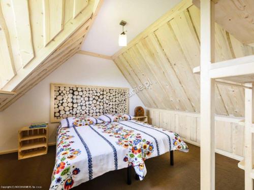 a bedroom with a bed in a attic at Villa Julia - apartamenty widokowe in Biały Dunajec