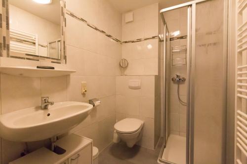 Ένα μπάνιο στο Dat Ferienhus Norddeich Ferienwohnung 5