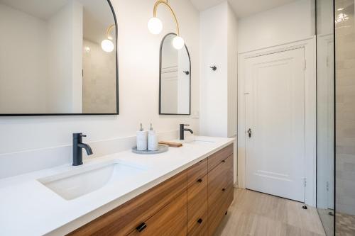 a bathroom with a sink and a mirror at Beautiful and Spacious Luxury Home in Toronto