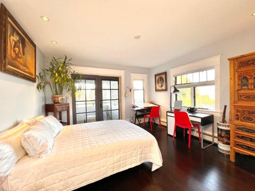 a bedroom with a bed and a desk with a computer at AristocratHomeStay in Vancouver