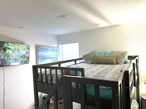 #stayRioVista Farmhouse near river feels like home with RV parking