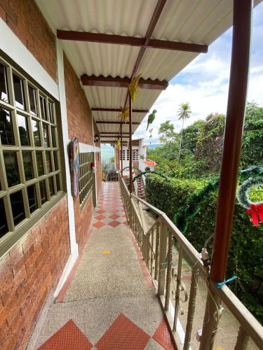 a walkway leading to a building with a balcony at Hotel Piscina Macaliz in Subía