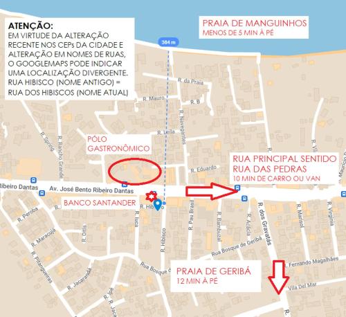 um mapa com uma seta vermelha a apontar para o centro em Casa Azul Hibisco - Geriba Buzios em Búzios