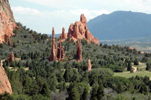 a view of a group of rock formations at Manitou Springs White Yarrow Inn House in Manitou Springs