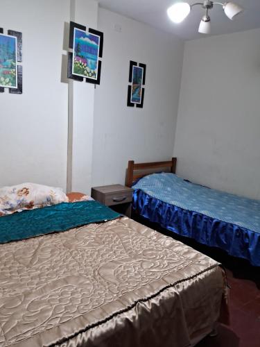 - une chambre avec 2 lits dans l'établissement Minidepartamento Barato, à Chiclayo