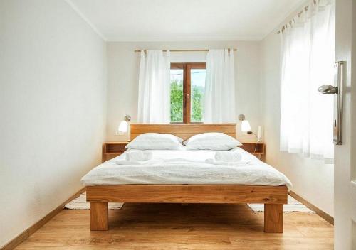 - une chambre avec un lit en bois devant une fenêtre dans l'établissement Holiday house with a parking space Rakovica, Plitvice - 20811, à Rakovica