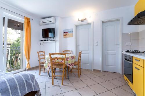 Apartments with parking space Baska, Krk - 22048