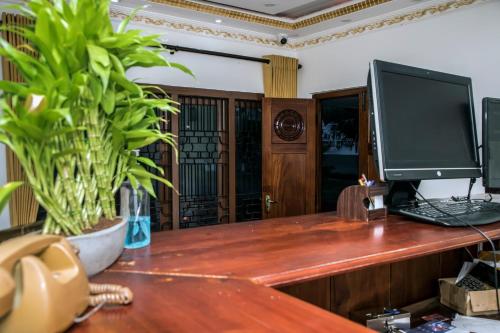 a desk with a computer on top of it at Golden Star Guest House in Jaffna