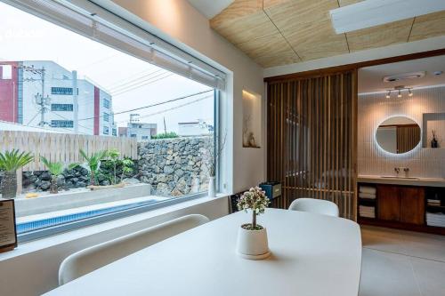 Galería fotográfica de Hold in Hamdeok with Pool en Jeju