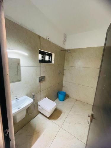 a bathroom with a toilet and a sink at SALT LIFE MARARI BEACH VILLA in Mararikulam