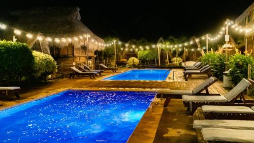 Bazén v ubytování Tiki Hut Hostel nebo v jeho okolí