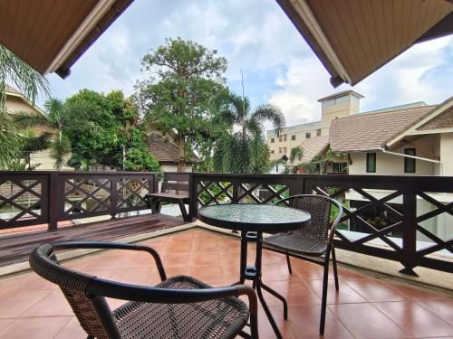 a patio with chairs and a table on a balcony at Baan Natcha Villa in Pattaya Central