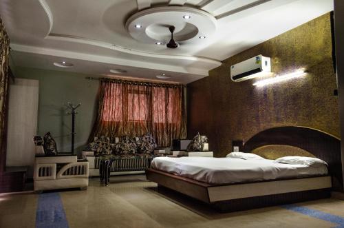 a bedroom with a bed in a room with a ceiling at HOTEL CITY SQUARE in Bālotra