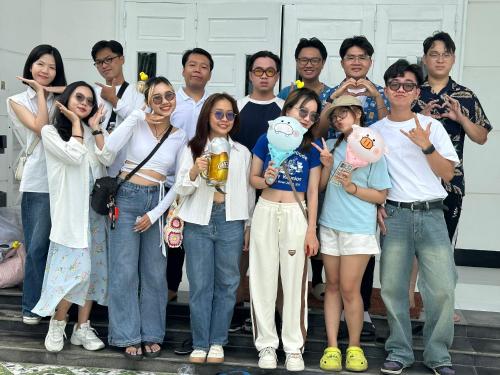 a group of people posing for a picture at Villa sân vườn Misa in Phan Thiet
