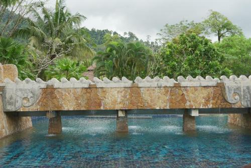 Bazén v ubytování Seaview Resort Khao Lak - SHA Plus nebo v jeho okolí
