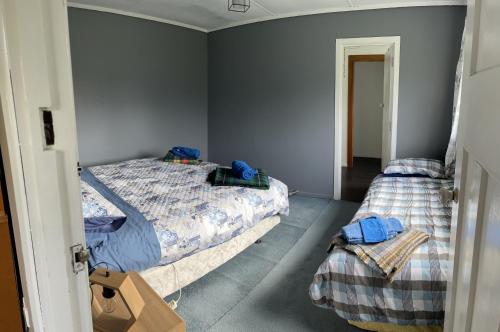 a bedroom with two beds in a room at Rainbow Mountain cottage in Rotorua
