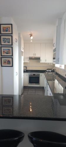 Dapur atau dapur kecil di 703 High Tide, Holiday Apartment, Main Beach, Amanzimtoti