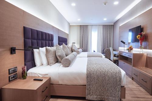 Postel nebo postele na pokoji v ubytování Yogh Hospitality