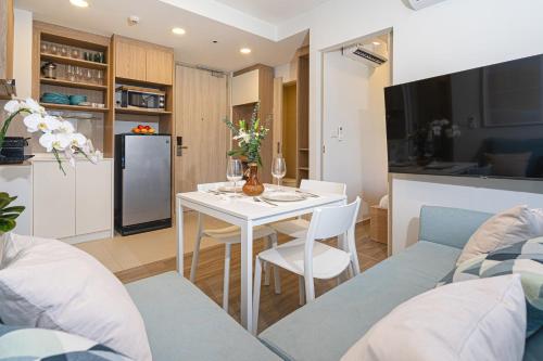 2 komnatnye apartamenty na bangtao radom s plazem