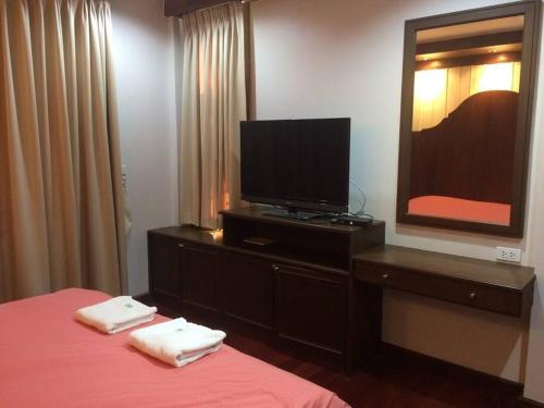 TV a/nebo společenská místnost v ubytování บ้านพักตากอากาศ Bonanza Khao Yai (Pinny)