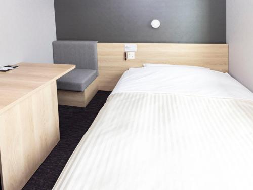 Ein Bett oder Betten in einem Zimmer der Unterkunft Super Hotel Sapporo Kitagojo Dori