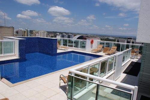 a balcony with a swimming pool on top of a building at Biarritz Hplus Long Stay in Brasília