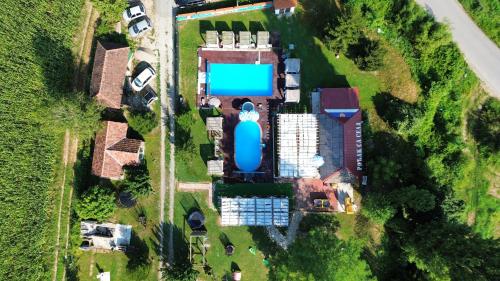 an overhead view of a house with a swimming pool at Brvnare Rodjak sa sela in Mionica