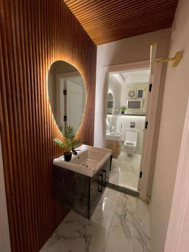 a bathroom with a sink and a mirror at شقة فندقيه معقمه للإجار اليومي او الشهري in Cairo