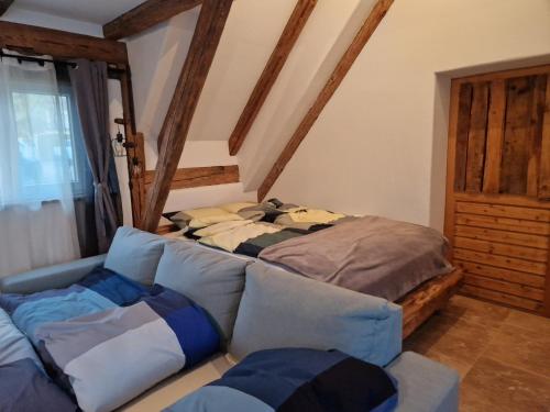 Postel nebo postele na pokoji v ubytování Janischhof 48