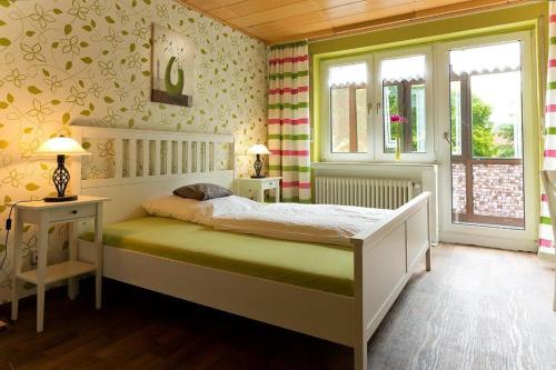 Lova arba lovos apgyvendinimo įstaigoje Zur Hessischen Schweiz