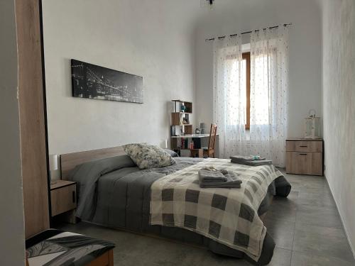 a bedroom with two beds and a window at LA SCALINATA in Portoferraio