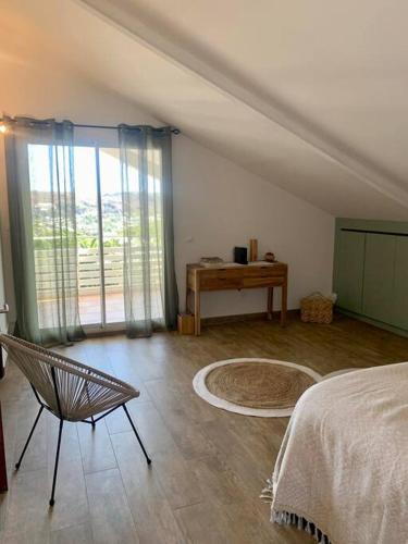 a bedroom with a bed and a chair and a table at Villa Rosa Palma 10 personnes piscine chauffée à St Gilles les bains in Saint-Paul