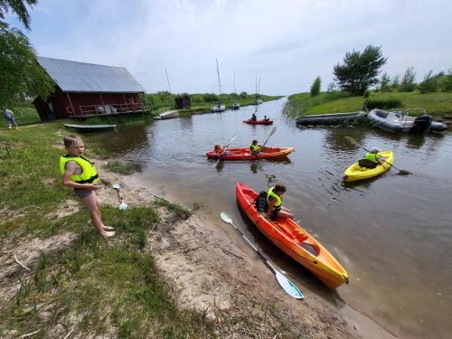 a group of people in boats on a river at Veldemani puhkemaja in Vaibla
