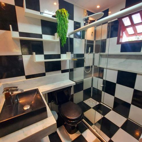 a bathroom with a sink and a toilet at Residência Thomas in Itacaré