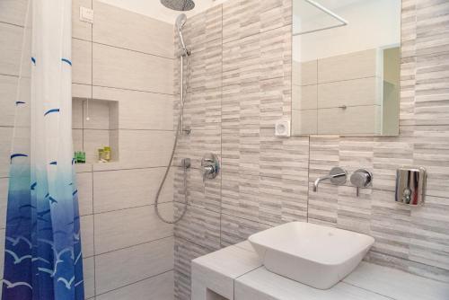 Koupelna v ubytování Adonis Hotel Naxos