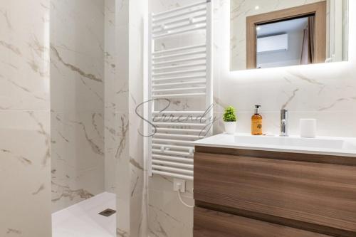 Garden-level apartment 10-min on foot to City Center