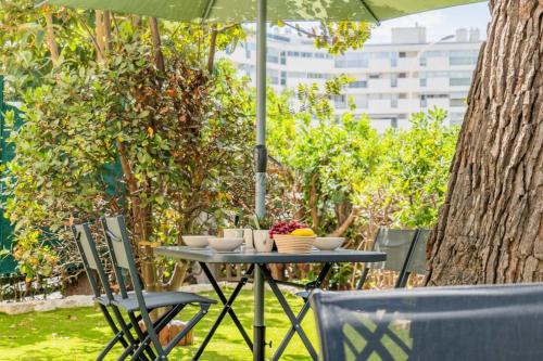 Garden-level apartment 10-min on foot to City Center