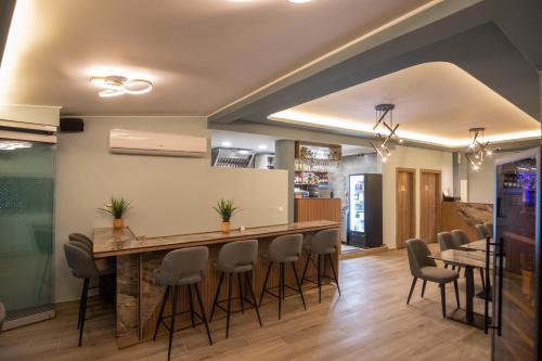Galería fotográfica de Serenity Luxe Suites en Parga