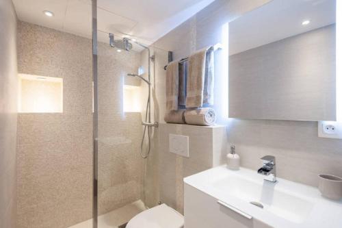 Downtown Cannes Modern 1-Br Apartment