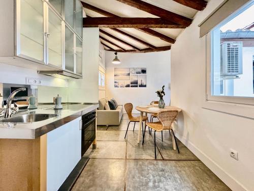 Tirso de Molina IV – Studio in the City Centre