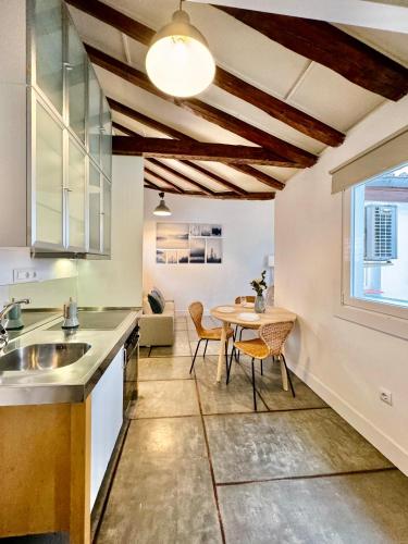 Tirso de Molina IV – Studio in the City Centre