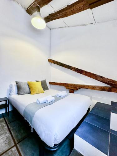 Tirso de Molina IV – Studio in the City Centre