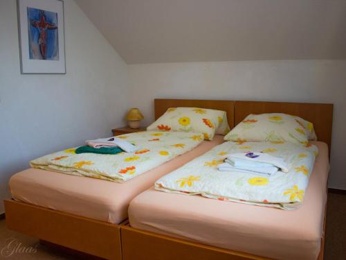 two twin beds sitting next to each other in a room at Hotel-Restaurant Denklinger-Hof in Reichshof 