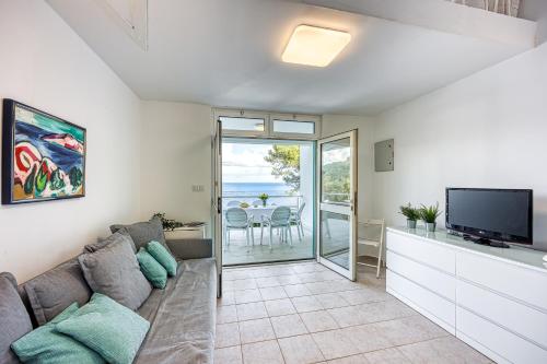 Valdarke Seaside Apt /w Sea View Terrace - Happy Rentals