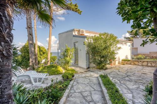 Valdarke Seaside Apt /w Sea View Terrace - Happy Rentals