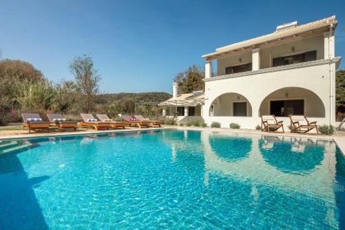 Πισίνα στο ή κοντά στο The Grove Villa