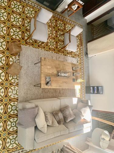 - un salon doté d'un canapé-lit dans l'établissement L'Annexe Apparthôtel Porto Vecchio, 4 étoiles, à Porto-Vecchio