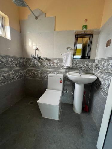 Un baño de Hotel Village View Nagarkot