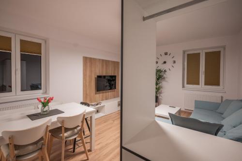 TV a/nebo společenská místnost v ubytování Apartmán Claudia - Rezidence K Lanovce